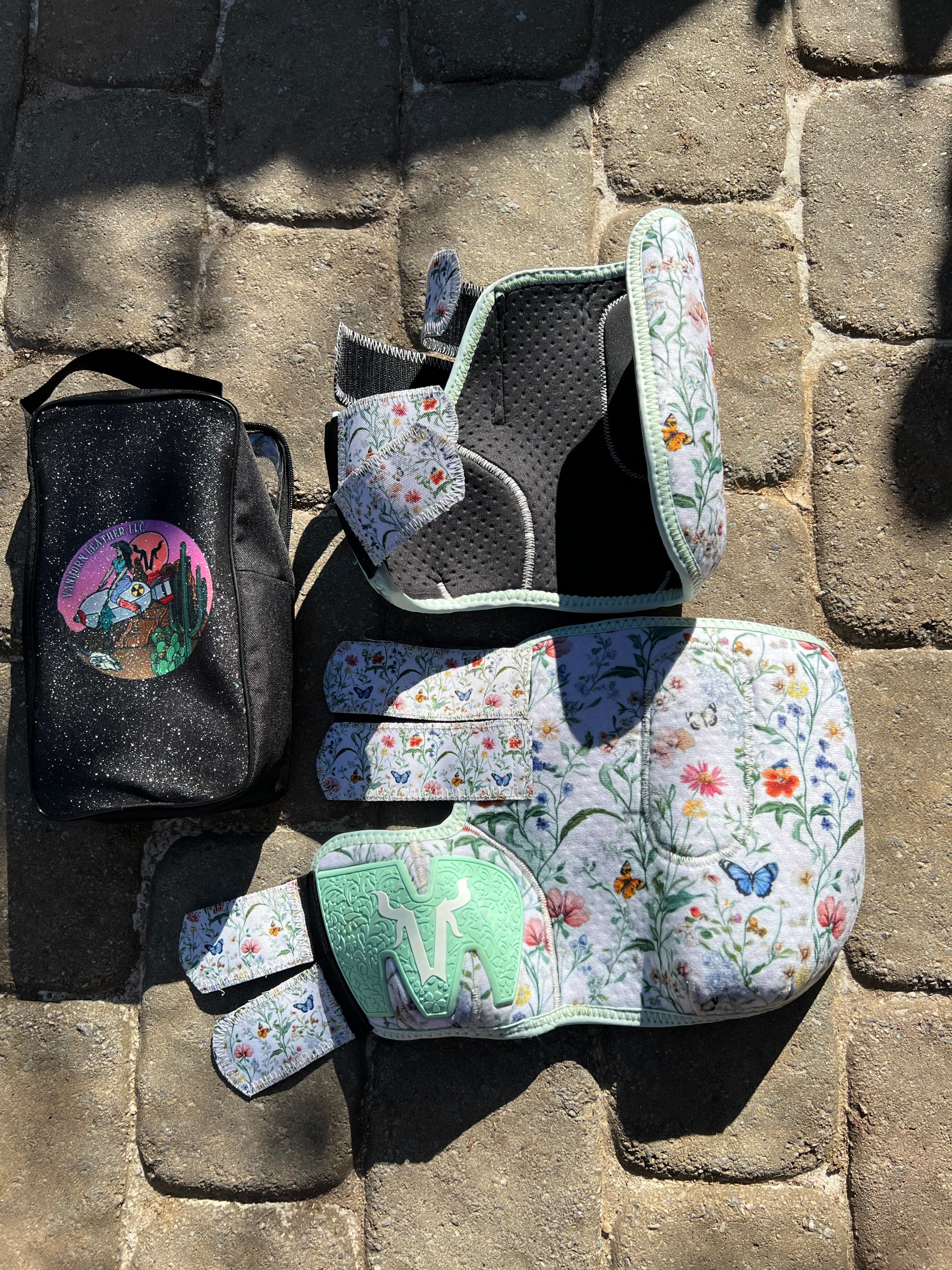 Butterfly splint boots