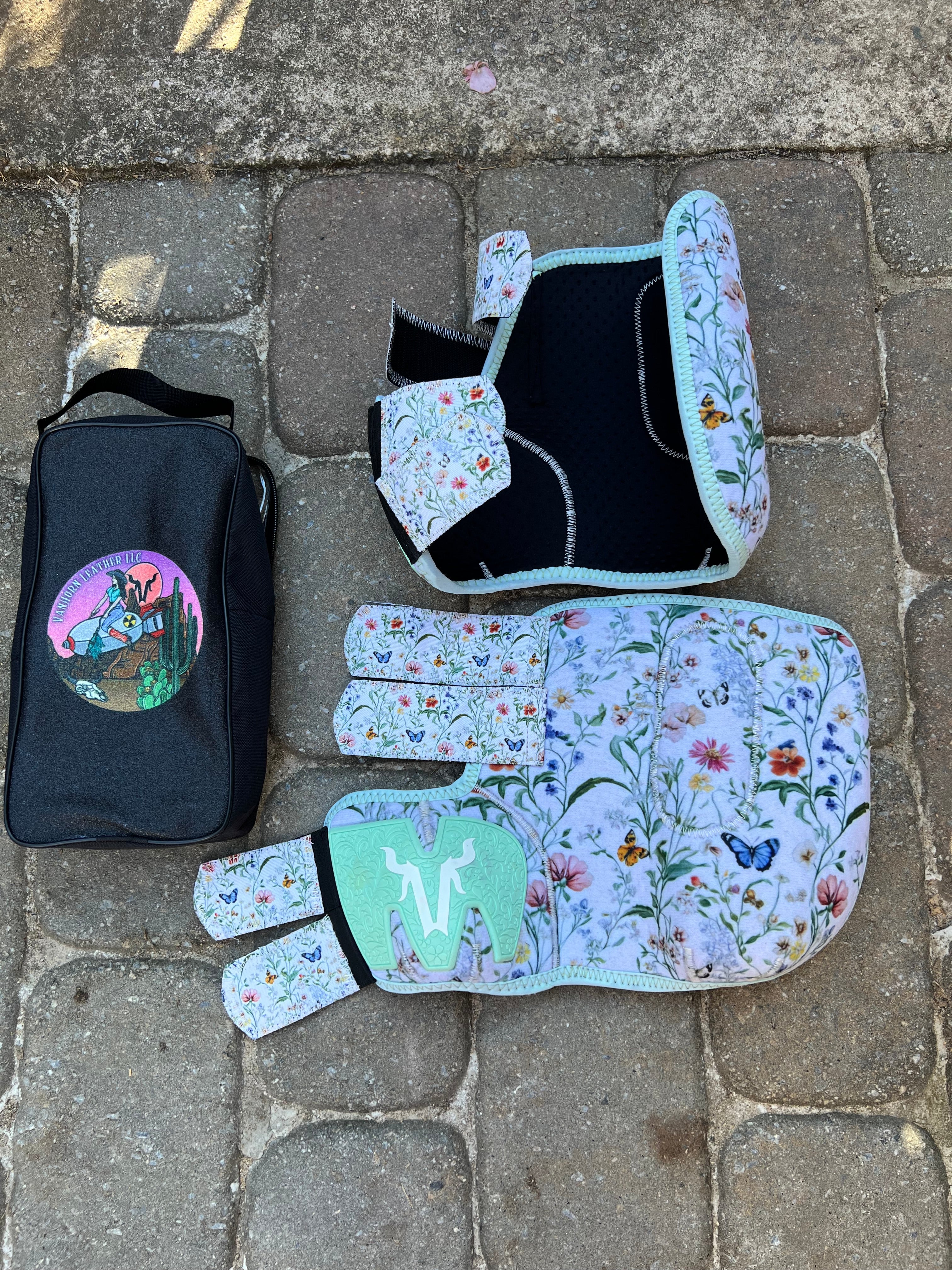 Butterfly splint boots