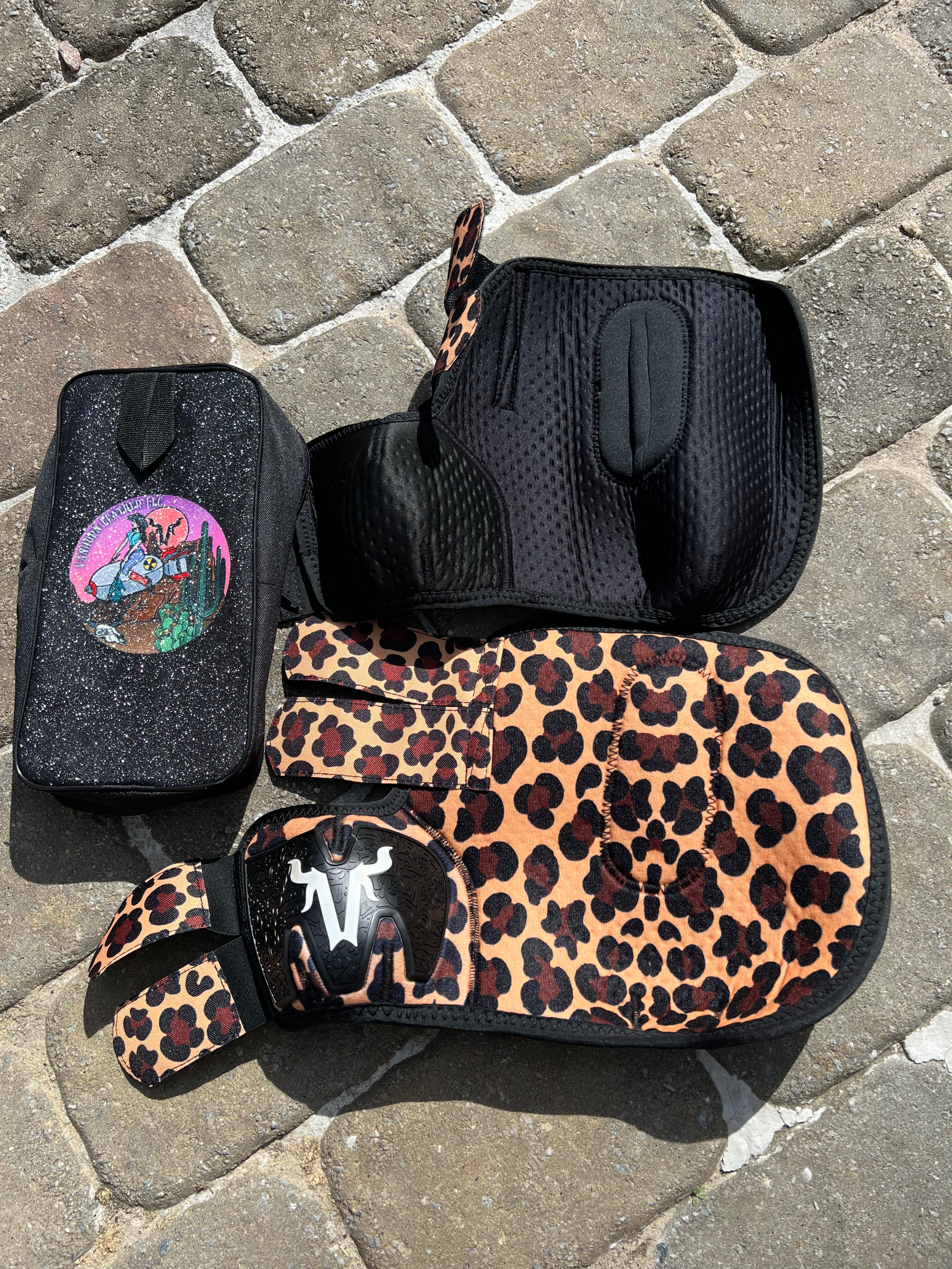 Leopard splint boots